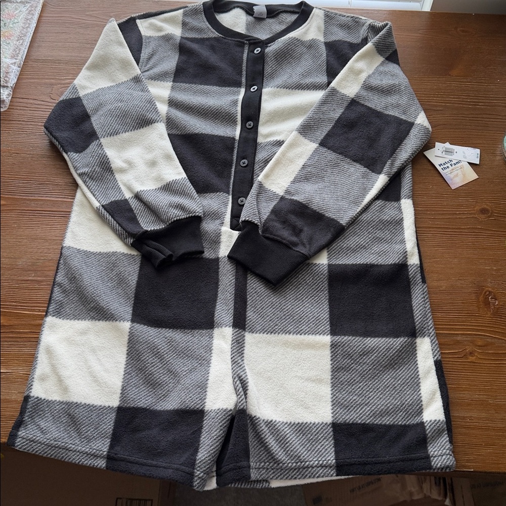 Old Navy Fleece Henley Pajama Romper -- 3.5-inch inseam - Picture 2 of 6